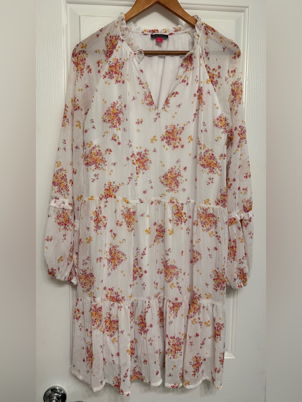 Vince Camuto Floral Tiered Shift Dress
Brand: Vince Camuto Large